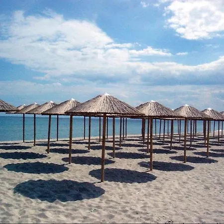 Royal Palace * Olympiakí Aktí