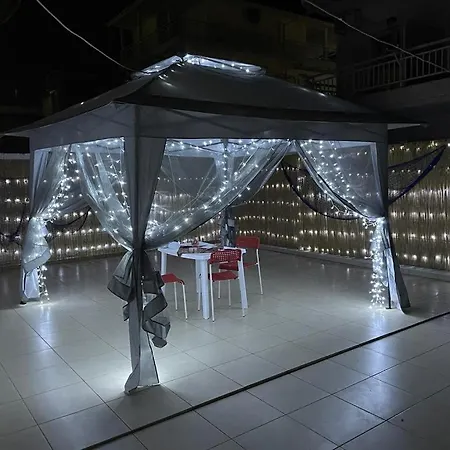 Royal Palace * Olympiakí Aktí