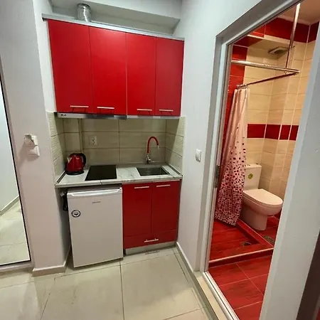 Royal Palace * Olympiakí Aktí