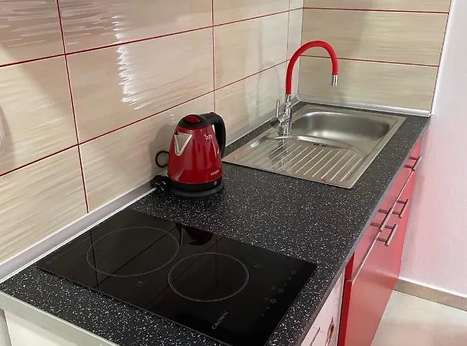 Royal Palace * Olympiakí Aktí